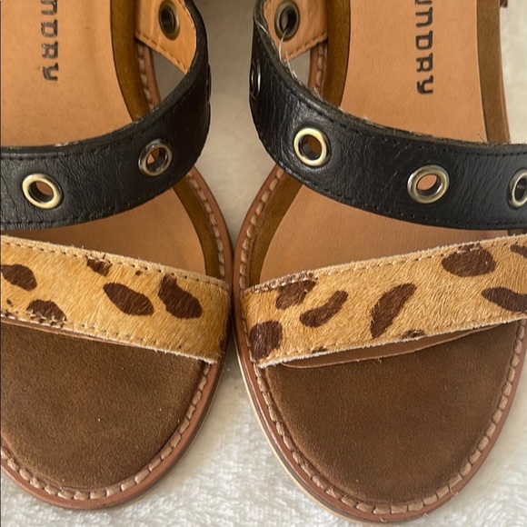 Chinese Laundry Tan and Black Heels with Chunky Heel and Ankle Strap - Picture 5 of 7